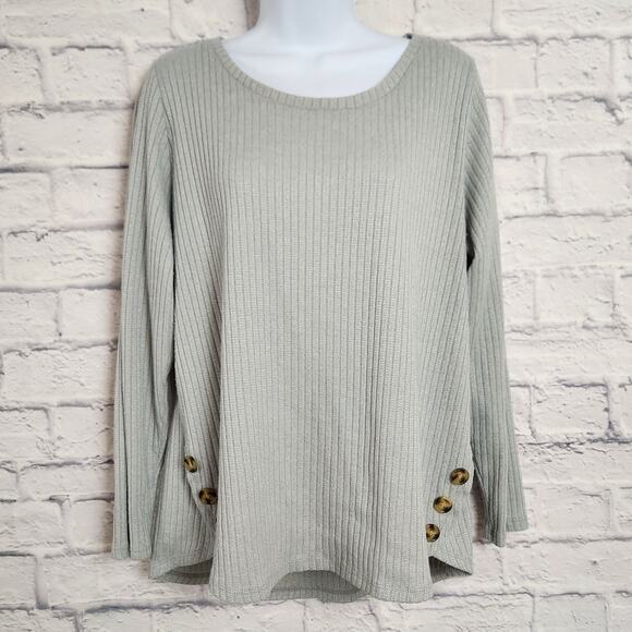 Retrology Sweater Womens Size 1X Gray with Button Detail on bottom hem - Picture 1 of 13